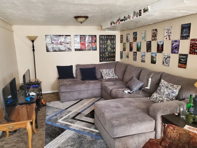 Photo - Aug 1st 2026/2027 Pre-leasing Close to 1.5 Blks to CSU & Old Town