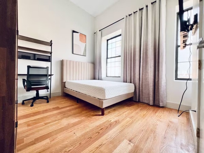 Photo - Furnished room/NOT APARTMENT Unit 4