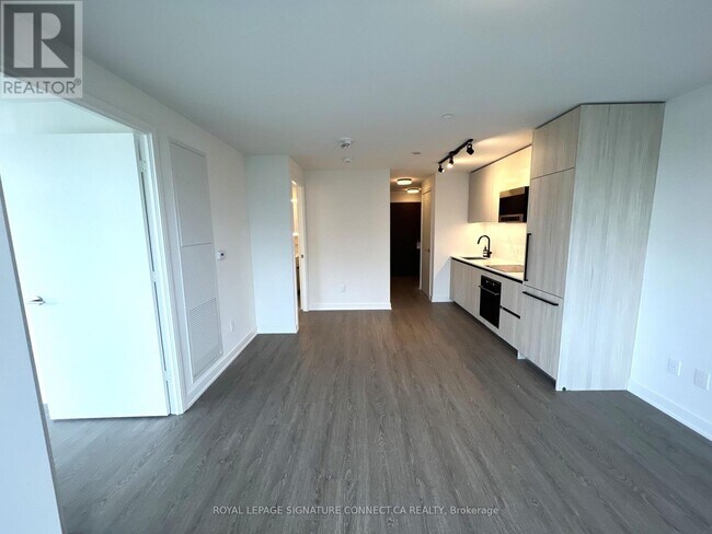 425 Front St E Unit 805