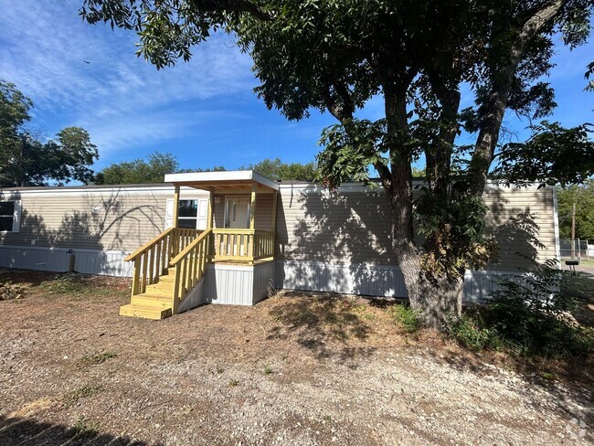 Building Photo - 2024 Three Bedroom Home