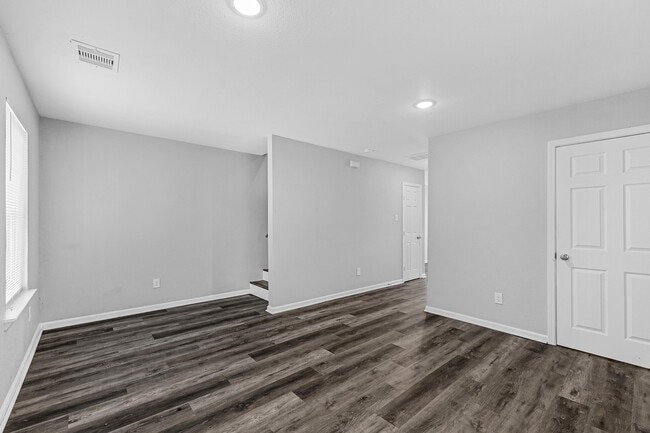Photo - 513 Avenue I Unidad B