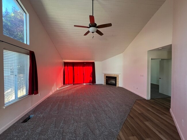 Photo - 945 Marietta Ct