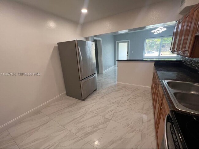 Photo - 18 Miami Gardens Rd