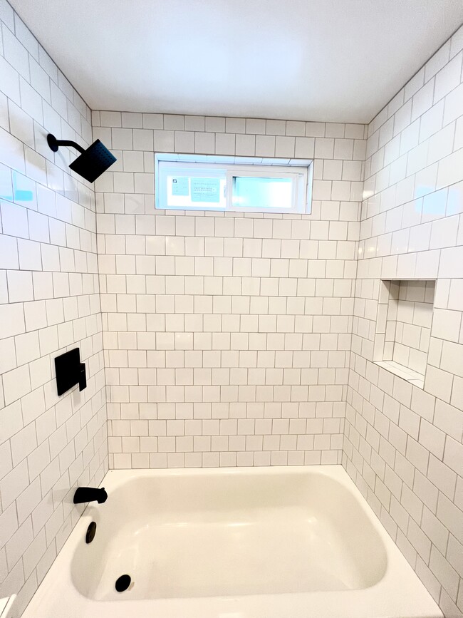 Baño completamente remodelado - 2459 Torrance Blvd Unidad 3