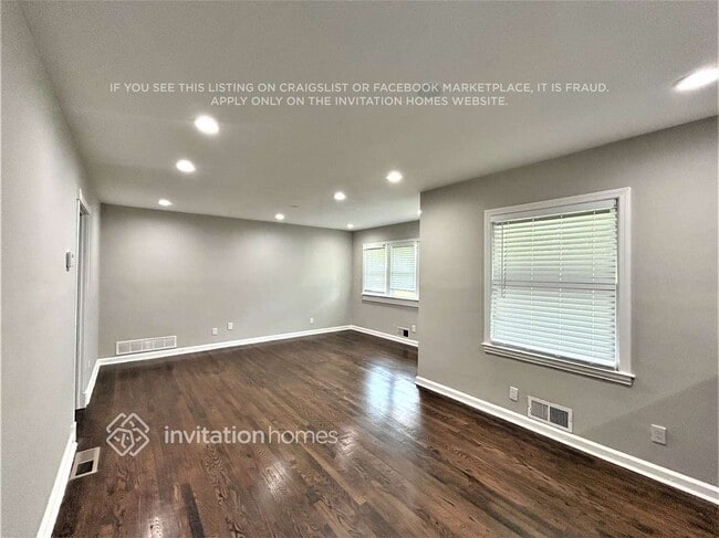Photo - 1095 Longshore Dr