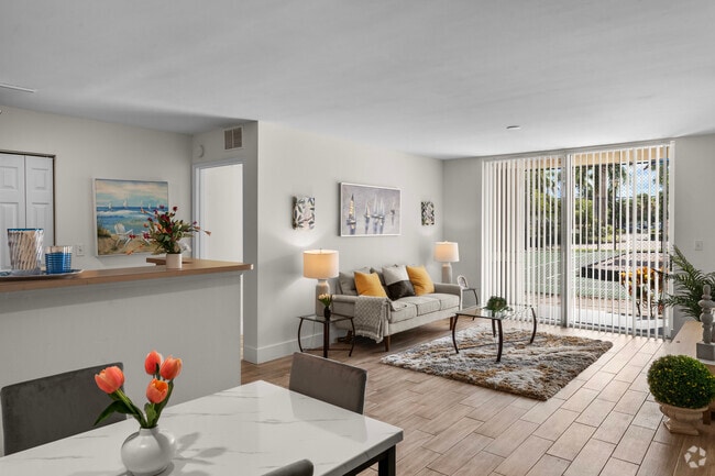 2BR, 2BA - 1,092SF - Living Room