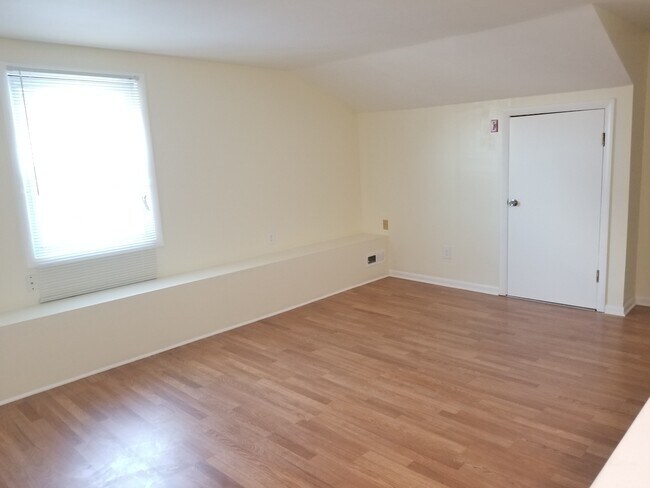 Photo - 736 Savin Ave