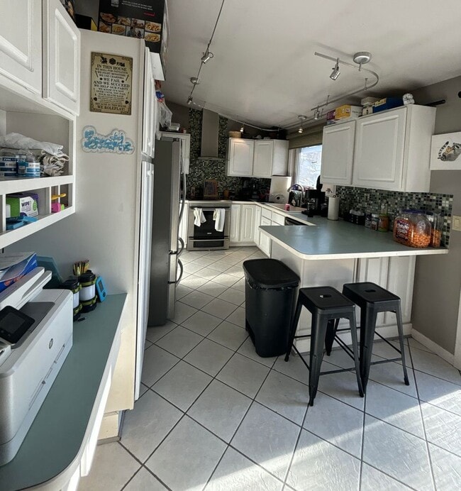 Photo - 4 bedroom / 2 car garage / small dog on approval