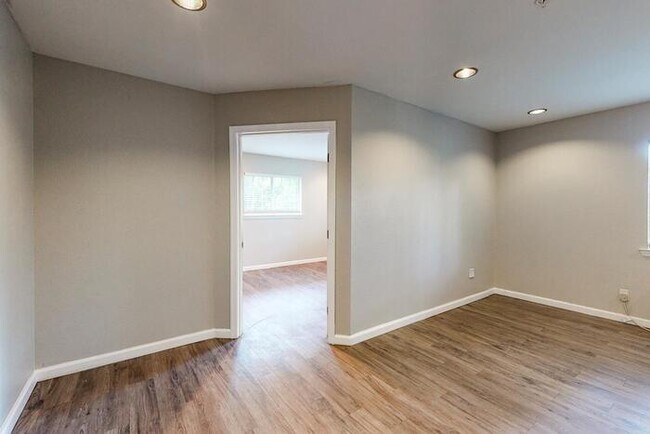 Photo - 8300 N Interstate Hwy 35 Unit a1