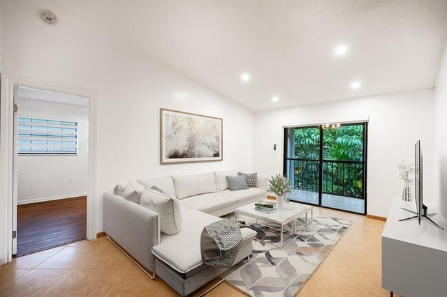 Photo - 927 NE 199th St Unit 202