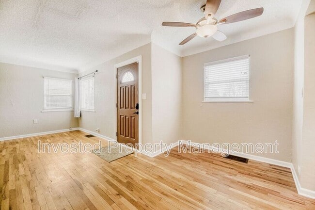 Photo - 4670 S Washington St