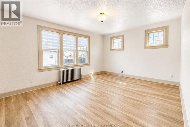 Photo - 1009 Niagara St Unit 4