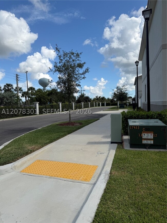 Photo - 605 NW 6th St