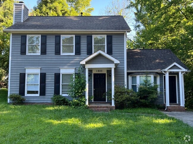 Building Photo - Lovely 3 bedroom, 2.5 bathroom 2-story hom... Rental