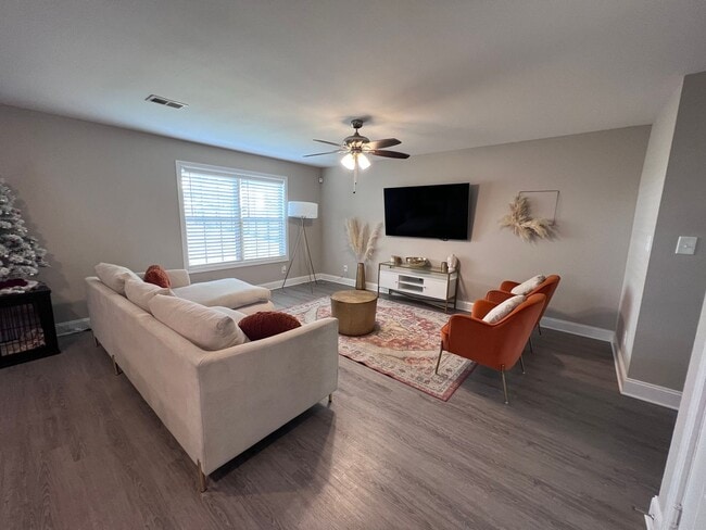 Photo - 605 Battery Ct