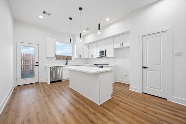 Photo - 7719 Orebo St
