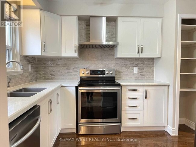 Photo - 437 Silverstone Dr