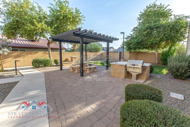 Photo - 820 N 8th Ave