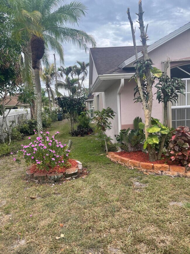 Photo - 1538 SW Neptune Ave