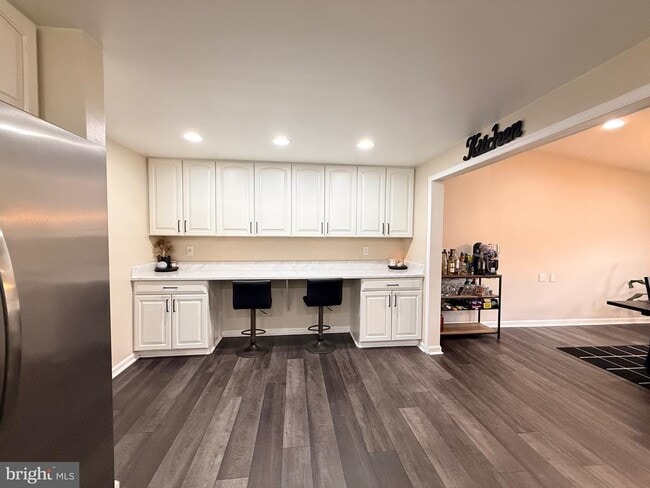 6416 Lacrosse Ln