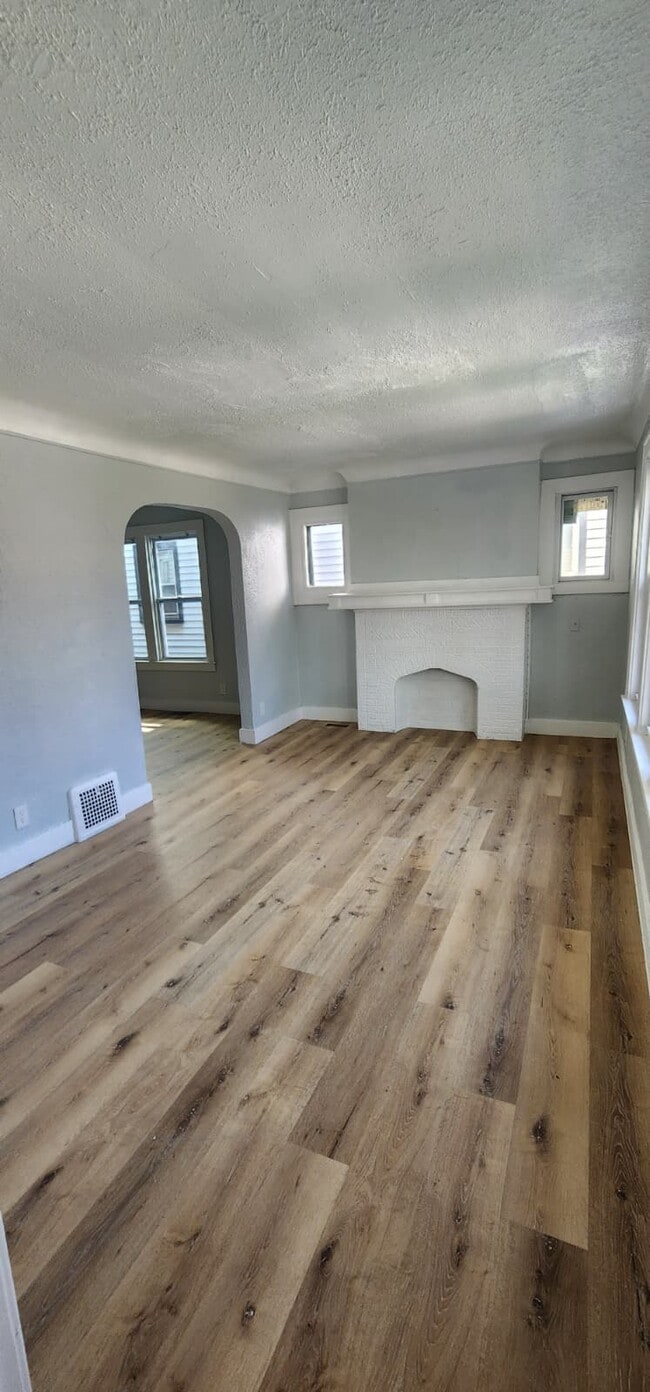 Photo - 16201 Turner St