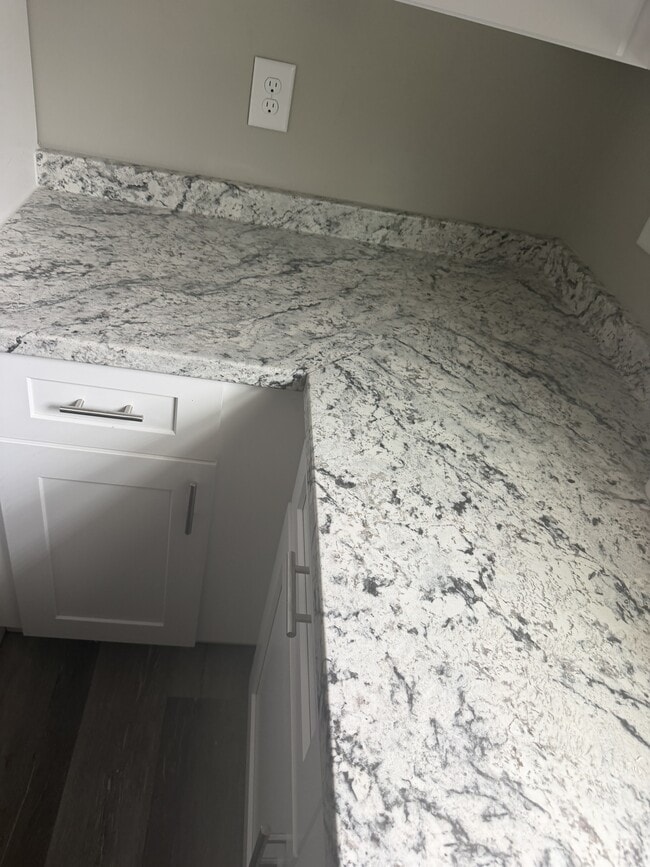 Building Photo - 524 Newcastle Rd