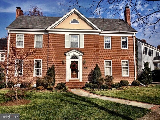 Building Photo - 1317 19th Rd S