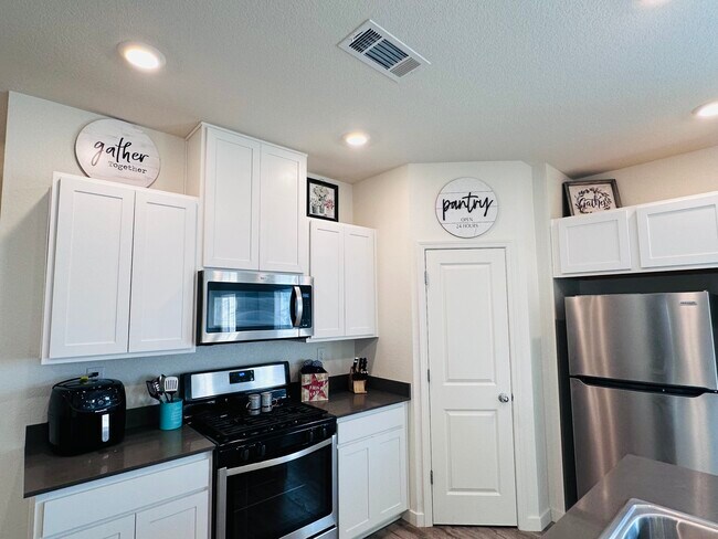 Photo - 950 Kathryn Ct