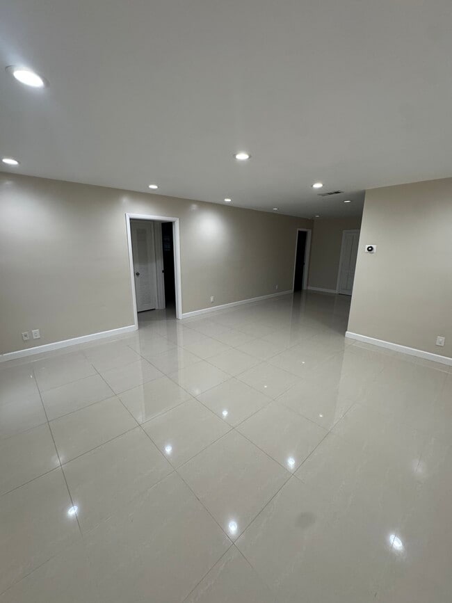 Living/dining room - 4308 Harrison St
