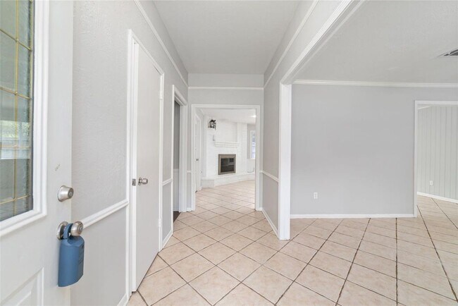 25602 Oakhurst Dr