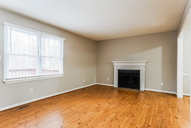 Photo - 103 Dwelling Pl