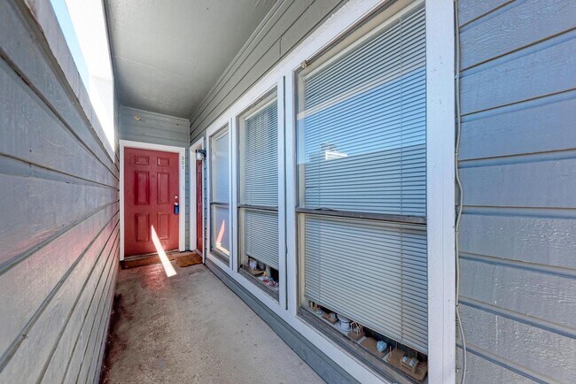 Photo - 1/1 Apartment Walking Distance to UT Unit 302