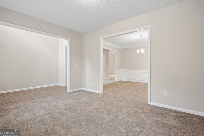 Photo - 2040 Village Green Dr