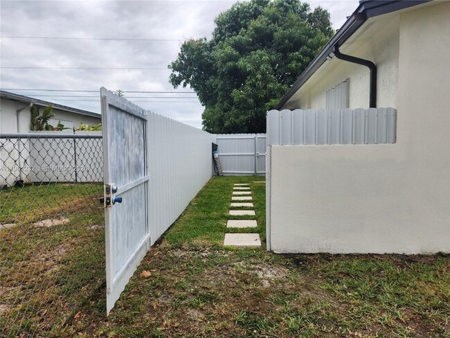 Photo - 12460 SW 187th Terrace Unidad 1