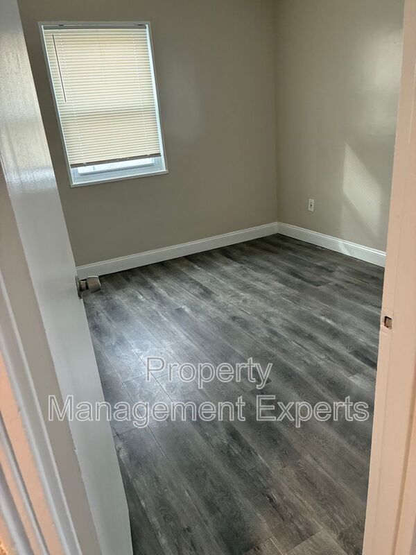 Photo - 1841 N Dinwiddie St