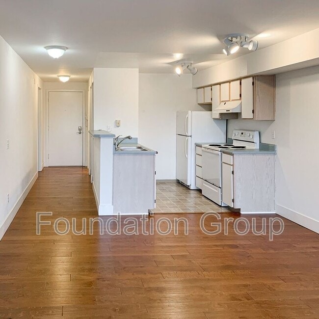 Photo - 9400 Roosevelt Way NE