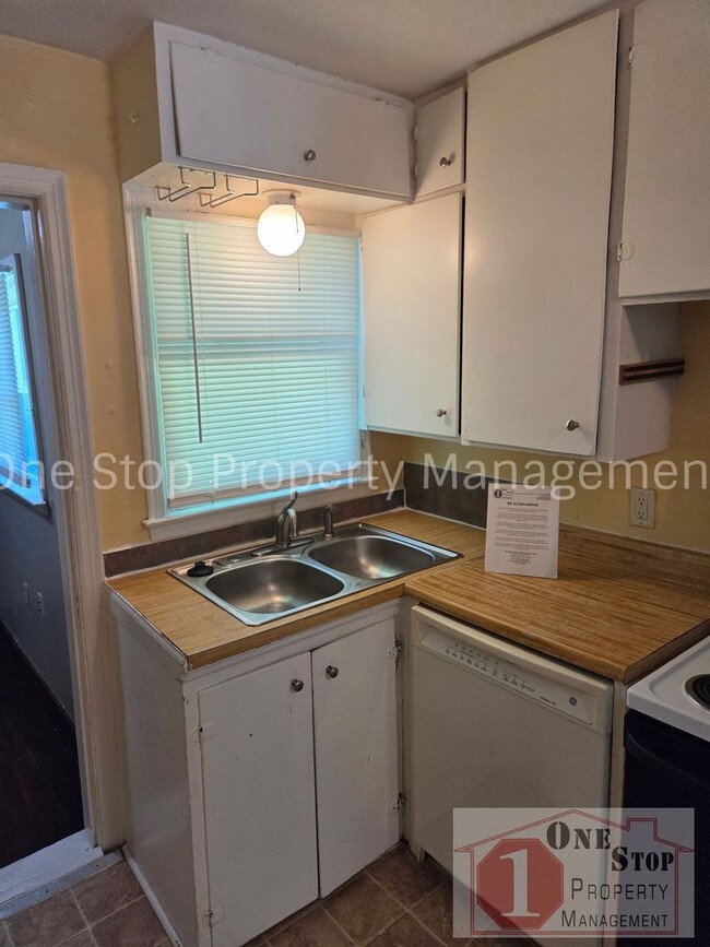 Photo - Beautiful 1 Bedroom 1 Bathroom Home in Raytown!