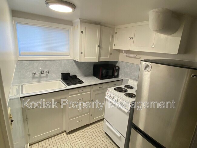 Photo - 1264 Westminster Ave Unit B