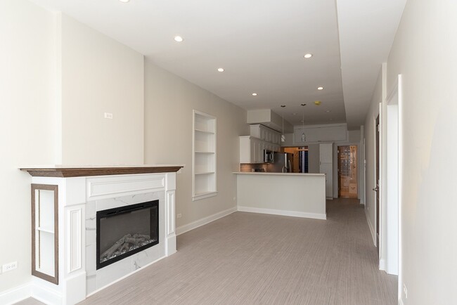 Building Photo - 1815 N Clybourn Ave Unit J02P