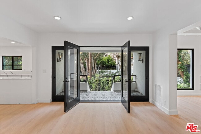 Photo - 1800 Benedict Canyon Drive