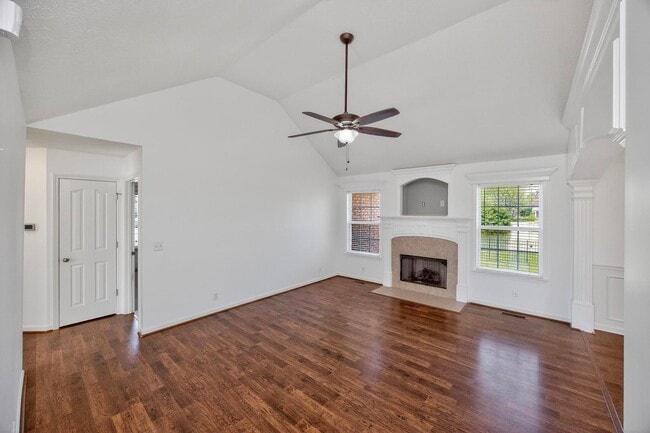 Photo - 197 Red Jacket Trce