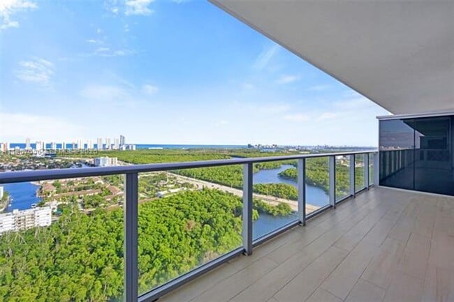 Building Photo - 16385 Biscayne Blvd Unit 16385 Biscayne Blvd 3020
