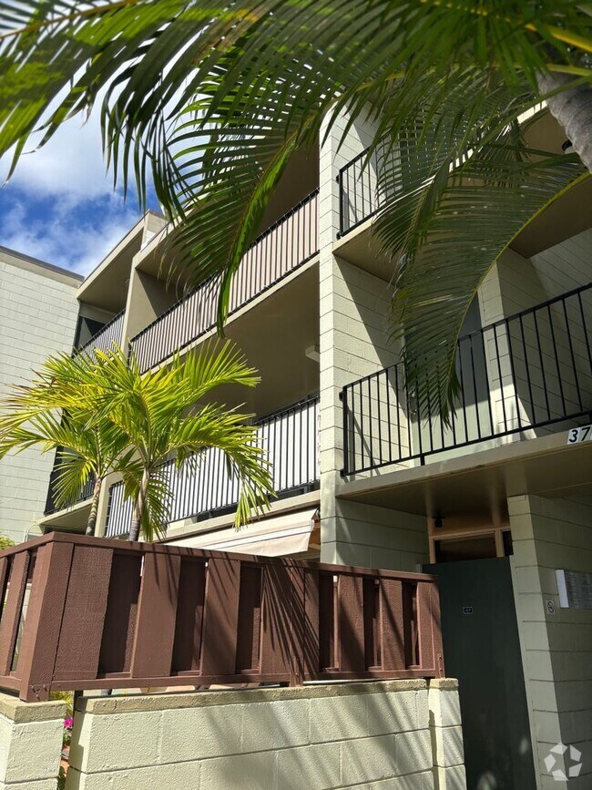 Building Photo - Available Now: 2 Bedroom, 1.5 bath Condo w... Unit 207