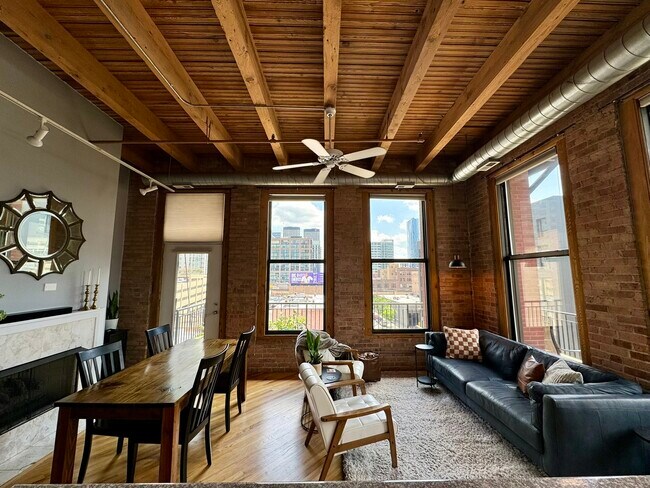 Photo - 616 W Fulton St Unit 411