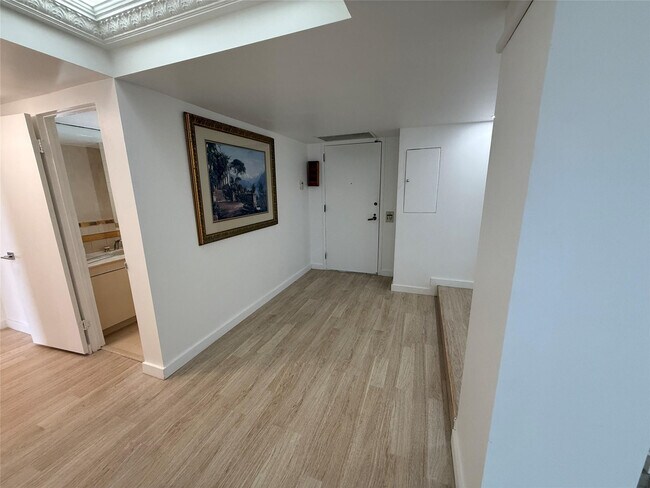 Photo - 19707 Turnberry Way Unit 8D