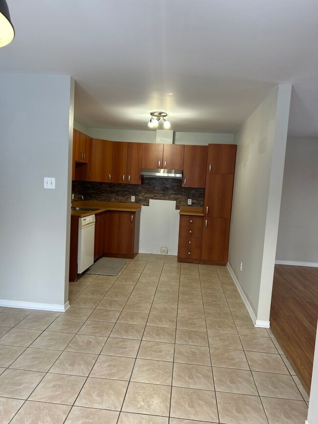 Building Photo - 579 Rue De Sainte-Maxime Unit 2