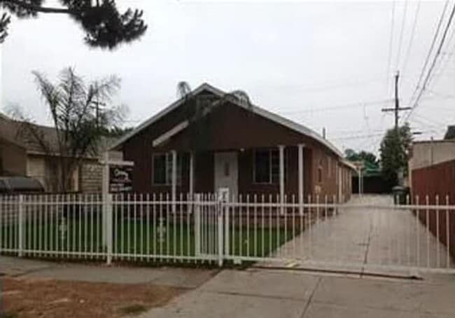 Building Photo - 1151-1153 E 88th Pl Unit 1151 Rental