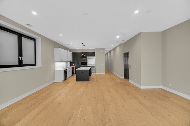 Photo - 1203 W Augusta Blvd Unit 2S