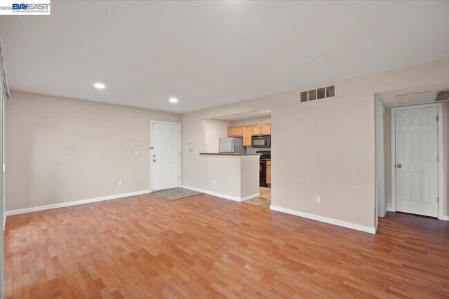 Photo - 215 Reflections Dr Unit 16