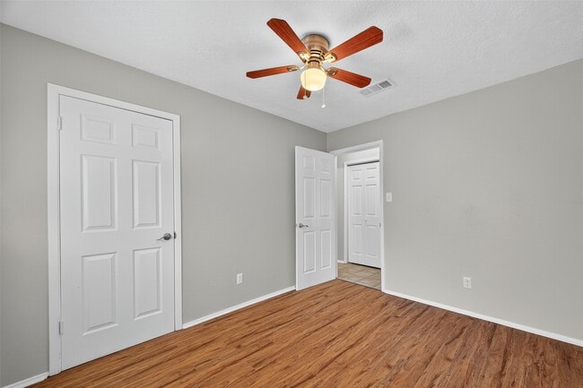Photo - 811 Lochmoor Ln